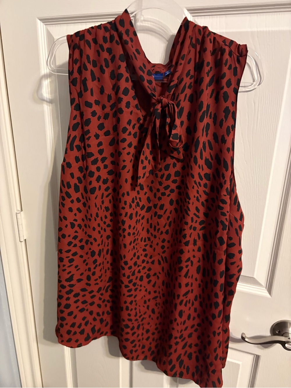 64- NWT Apt. 9 Rust and Black Sleeveless Tie-Neck Leopard Print Blouse